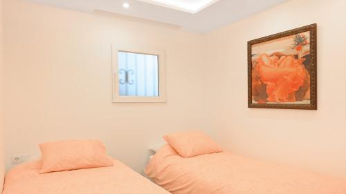 Second bedroom with twin beds and artwork