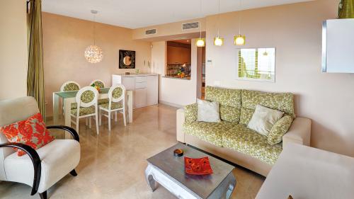 Living-dining area
