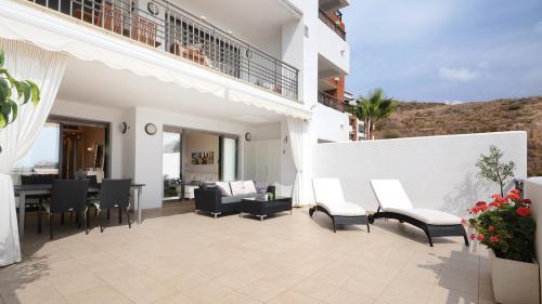 Covered terrace with dining table and lounge seating