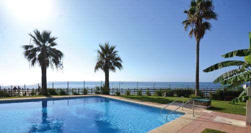 Gemeinschaftspool mit Meerblick