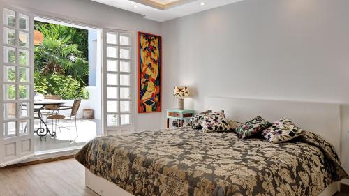 Second bedroom with floral cushions and built-in wardrobe