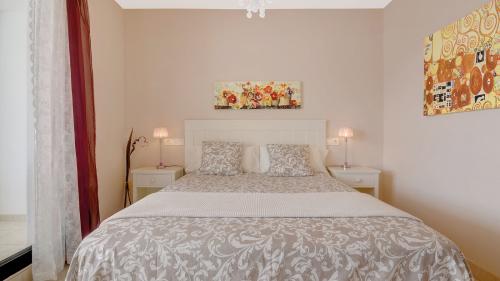 Bedroom with double bed