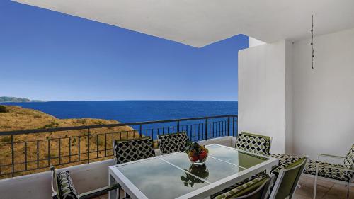 Terrace with dining table and sea view