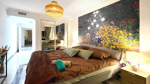 Master bedroom, alternative view
