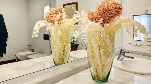 Bathroom vanity with decorative dried flowers