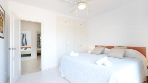 Hauptschlafzimmer mit en-suite Bad und privater Terrasse