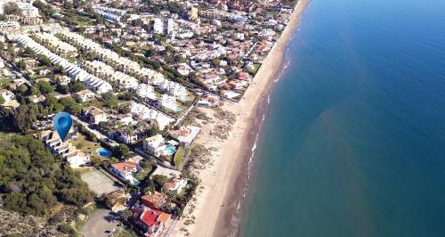 Aerial view showing the property's location