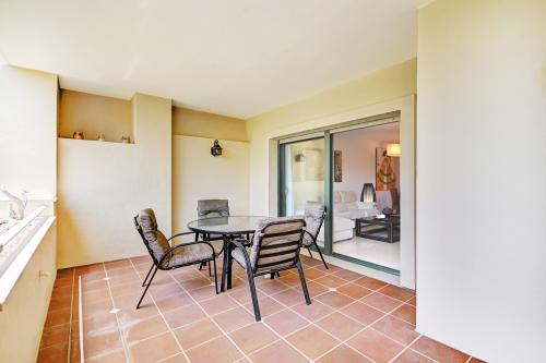 Terrace with table and chairs, direct access to the living room